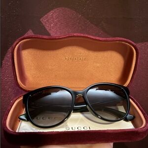 Gucci Black Round Sunglasses with Gradient Lenses